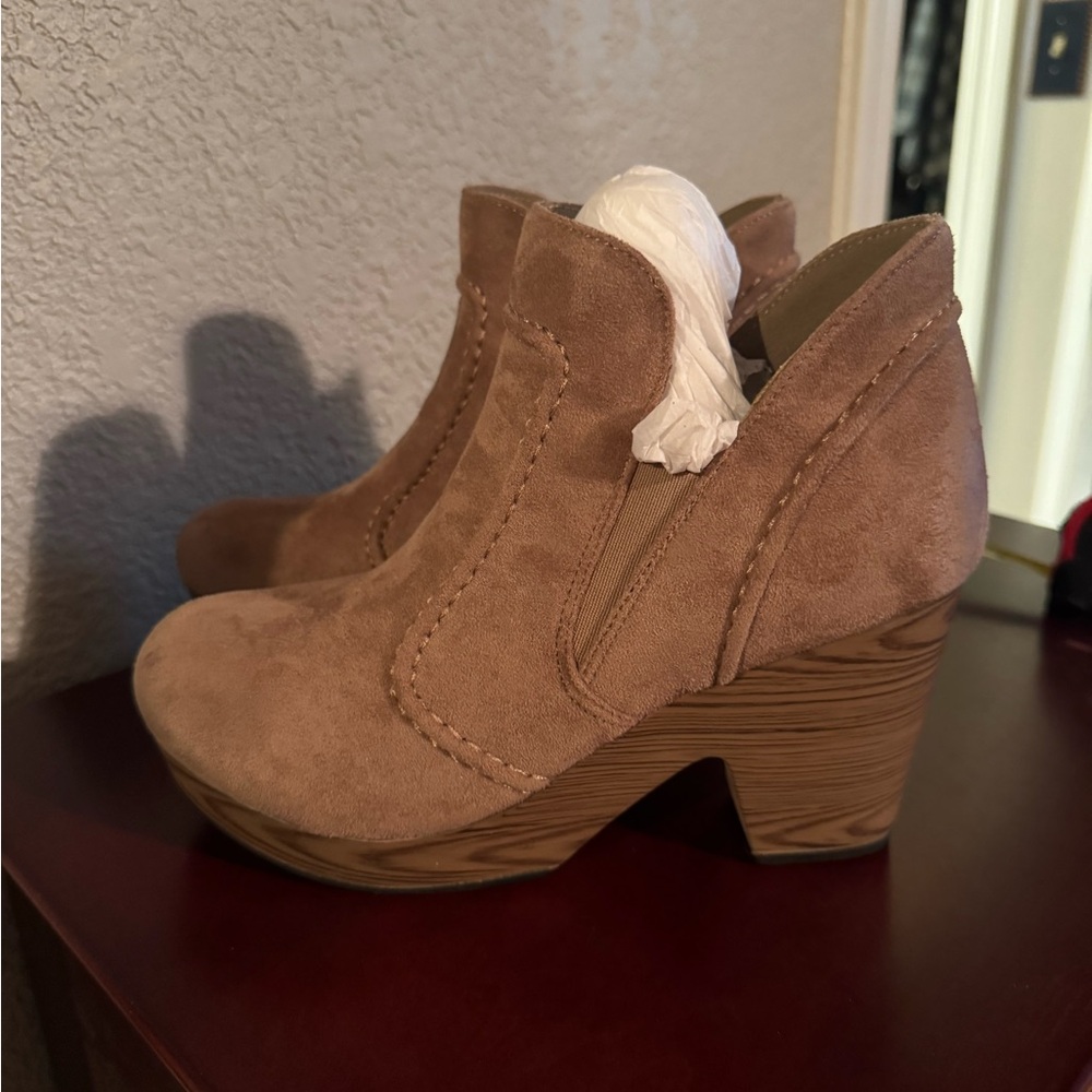 Brand New Pierre Dumas Tan Suede Ankle Boots